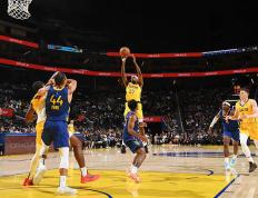 世俱杯分组-湖人队明星球员再次贡献高分