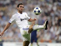 世俱杯赛程-霍勒迪轰21+6+8，马刺末节逆转15分掀翻太阳，文班亚马成隐形支点