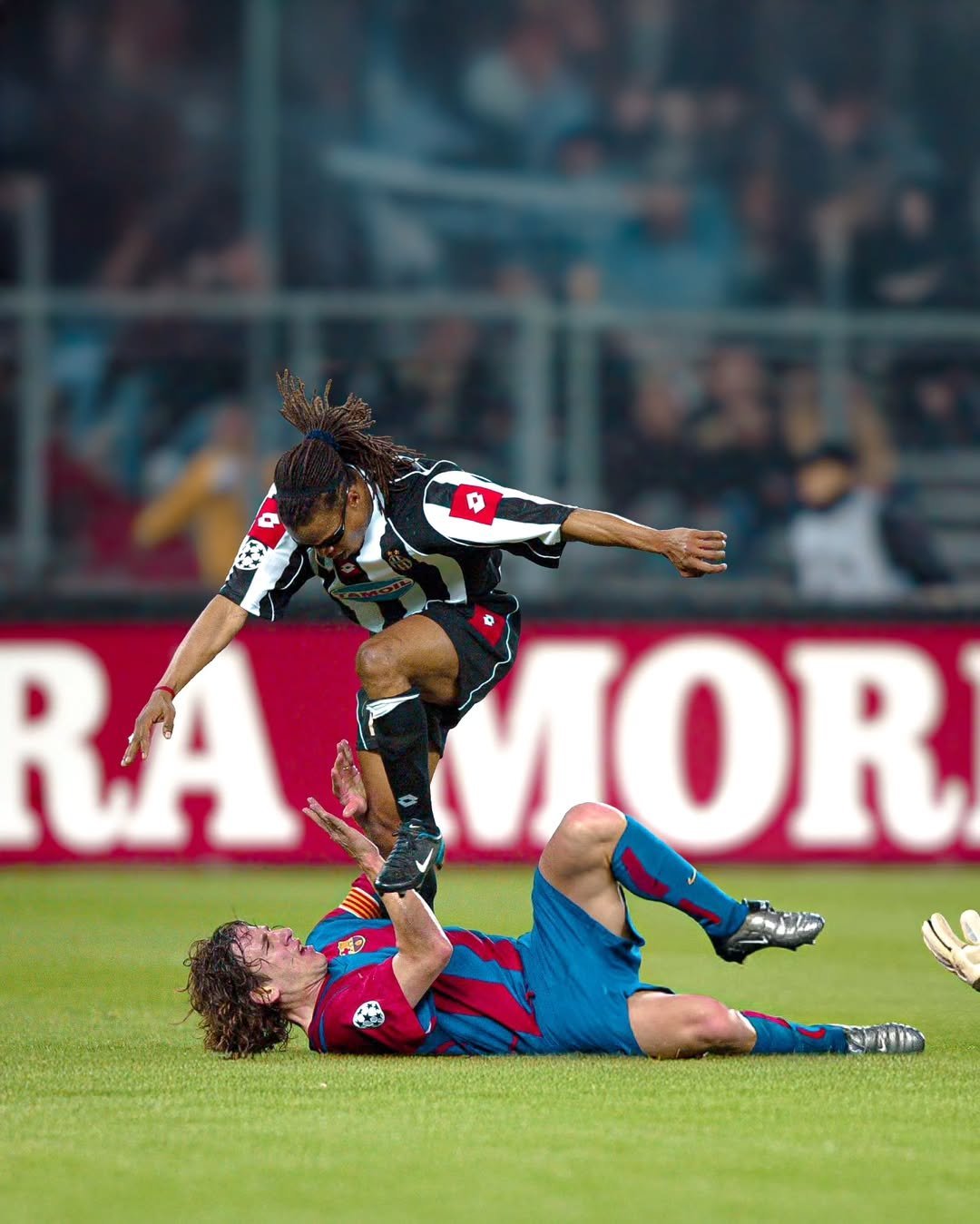 世俱杯直播-尤文图斯面对巴塞罗那险胜，全队庆祝的简单介绍